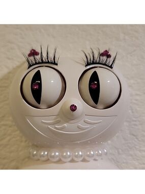 Rare Jeweled White Miss Kitty Cat Klock clock